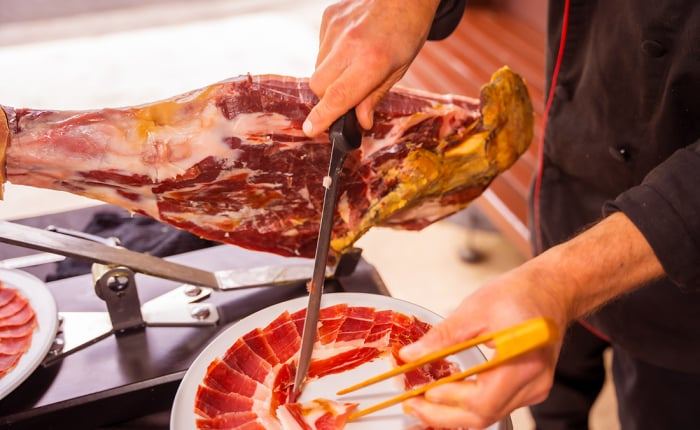 Corte de jamón ibérico, uno de los productos de la comarca